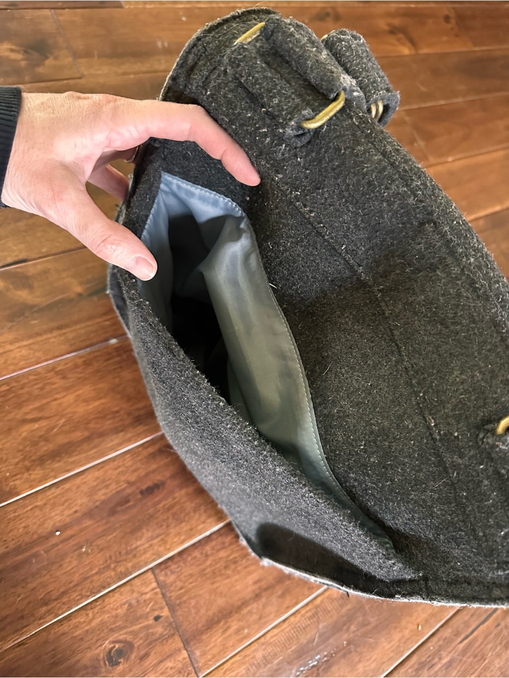 Sons of Trade messenger style diaper bag - Picture 8 of 8